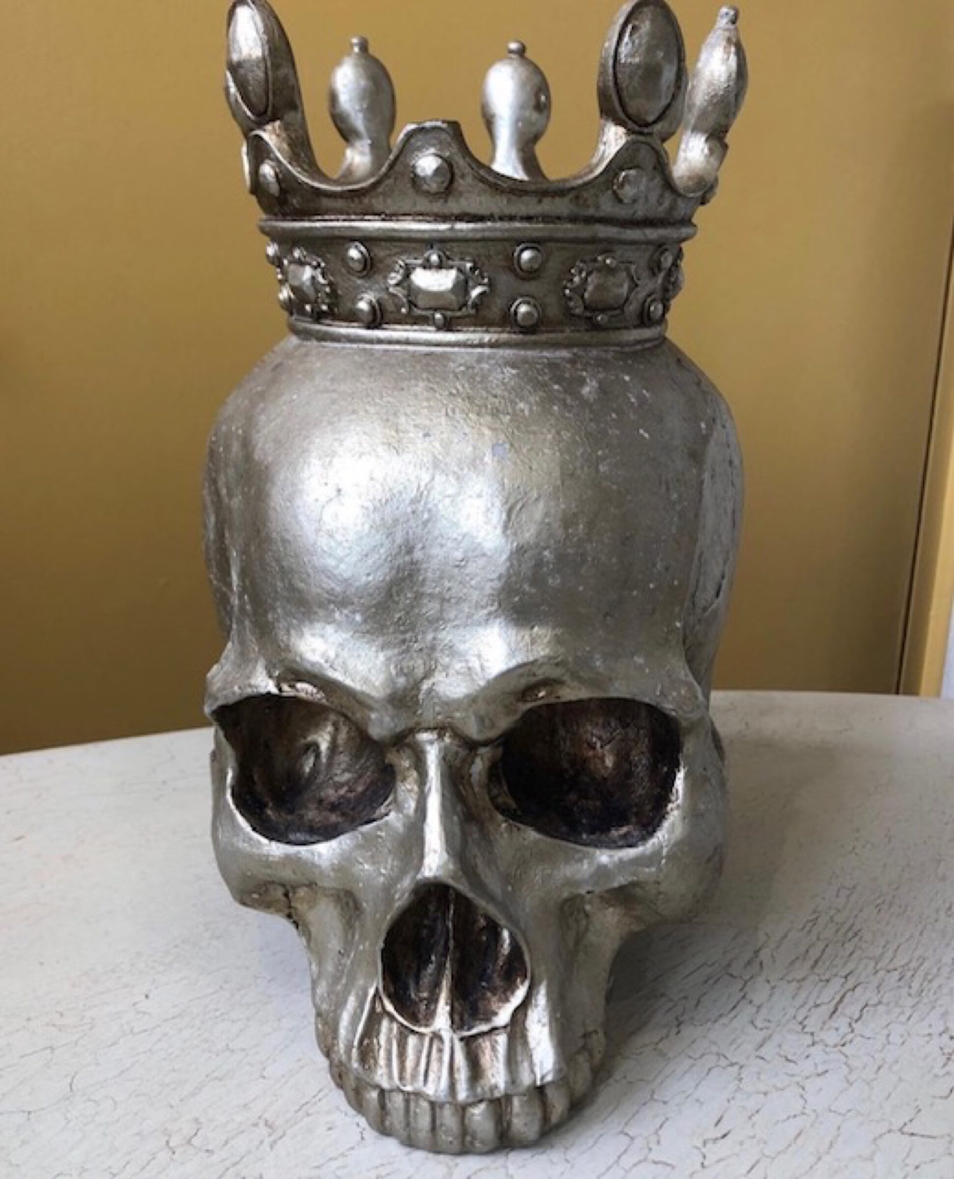 Silver skull with crown